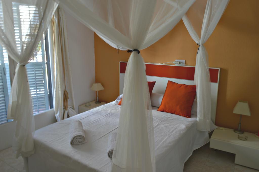Apartamentos De Las Heras Ibiza-stad Buitenkant foto