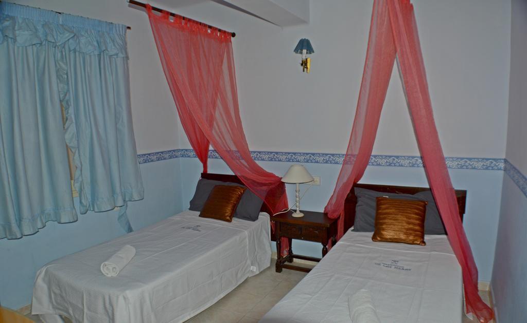 Apartamentos De Las Heras Ibiza-stad Buitenkant foto