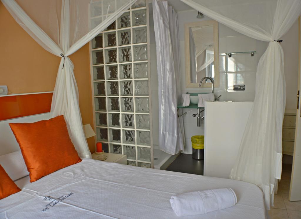 Apartamentos De Las Heras Ibiza-stad Buitenkant foto